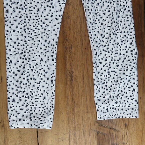 BALANCE COLLECTION WHITE WITH BLACK & GREY SPOTS PRINT CAPRI LEGGING SIZE SMALL - Picture 6 of 9